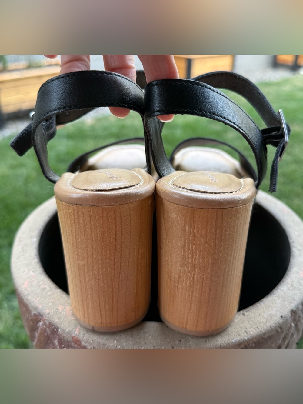 Universal Thread Platform Sandals - Picture 4 of 5